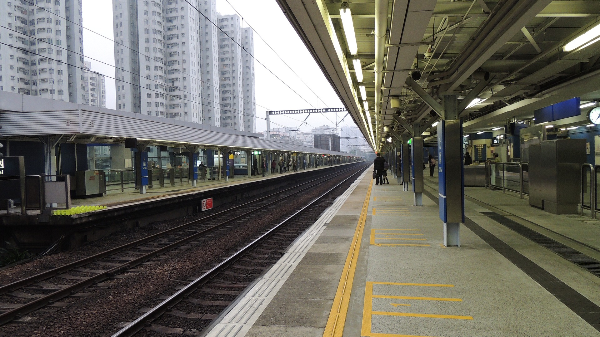 香港永居申请避坑指南：7年转永居的关键规则与十大隐形风险全解析 - 香港永居申请,香港转永居,香港永居条件,香港通常居住,香港7年转永居,优才转永居,高才通永居,专才永居,签证断签 | 邦拓国际